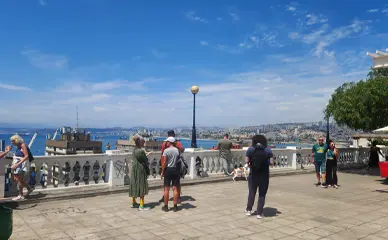Tourists in Cerro Concepcion during a private tour in Valparaiso